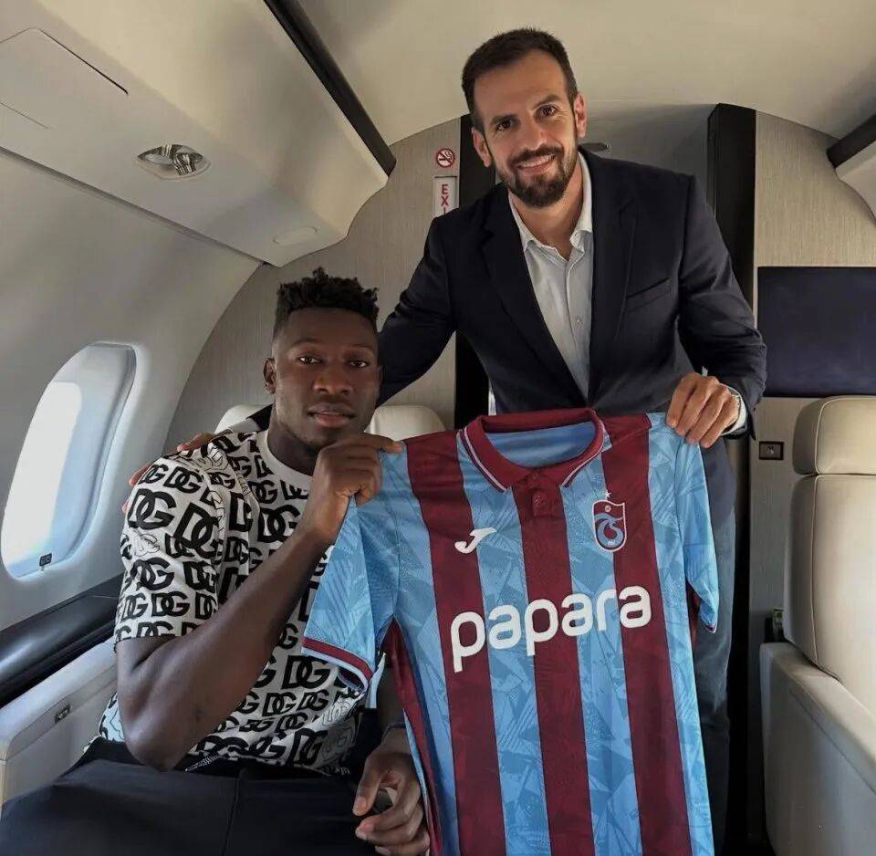 曼联官宣奥纳纳租借土超!曝其认为被当成替罪羊,明年亦不会回归